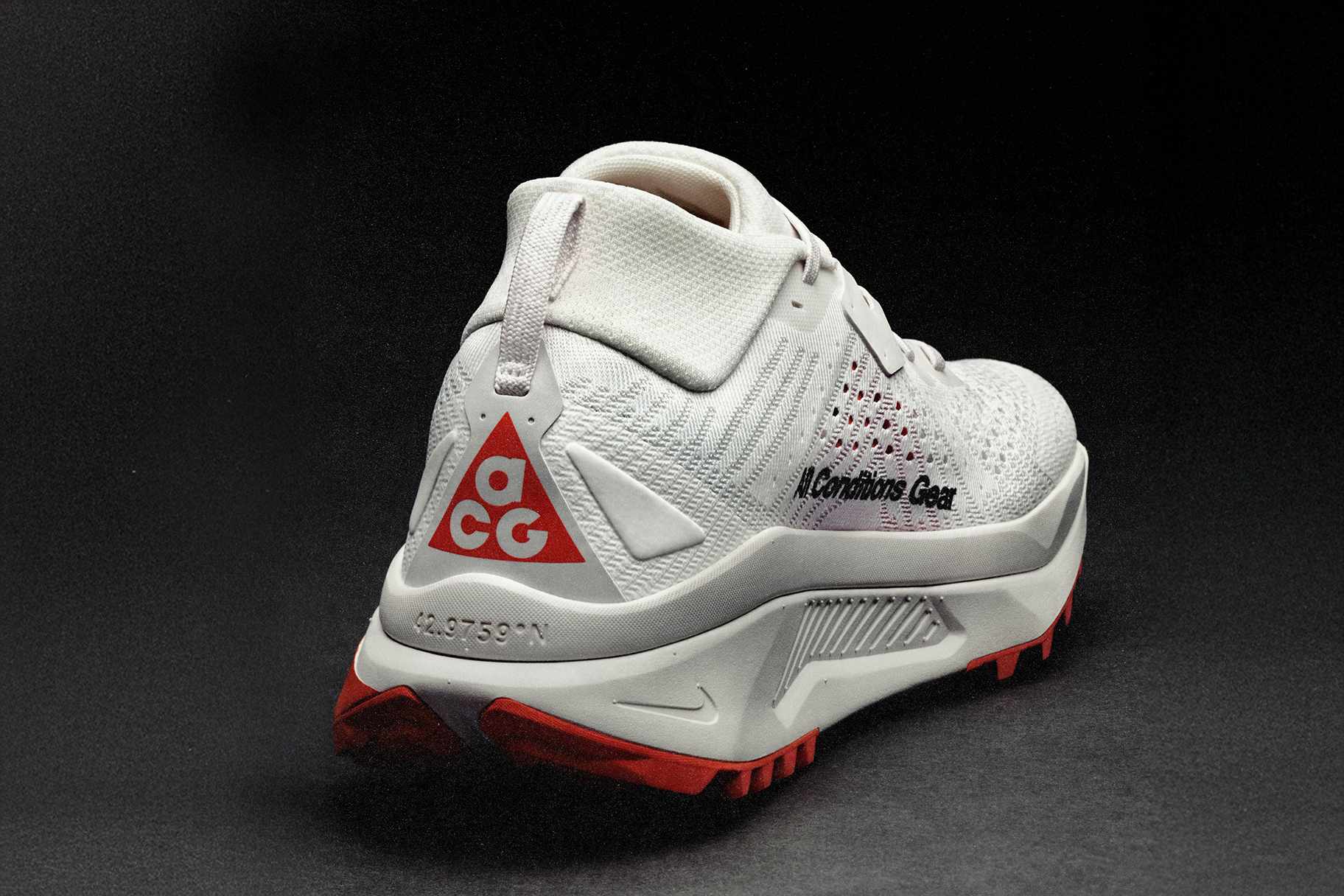 Nike ACG Zegama side detail